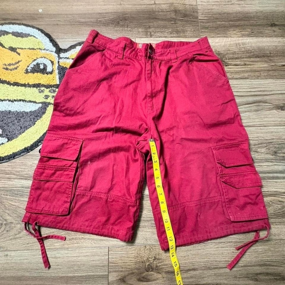 Baggy burgundy red cargo shorts with adjustable drawstring  Size: 36"  (0232)